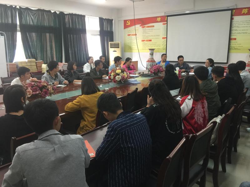 1 座谈会现场(一).jpg